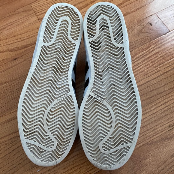 adidas superstars - READ DETAILS FOR FREE SHIPPING - Picture 2 of 7